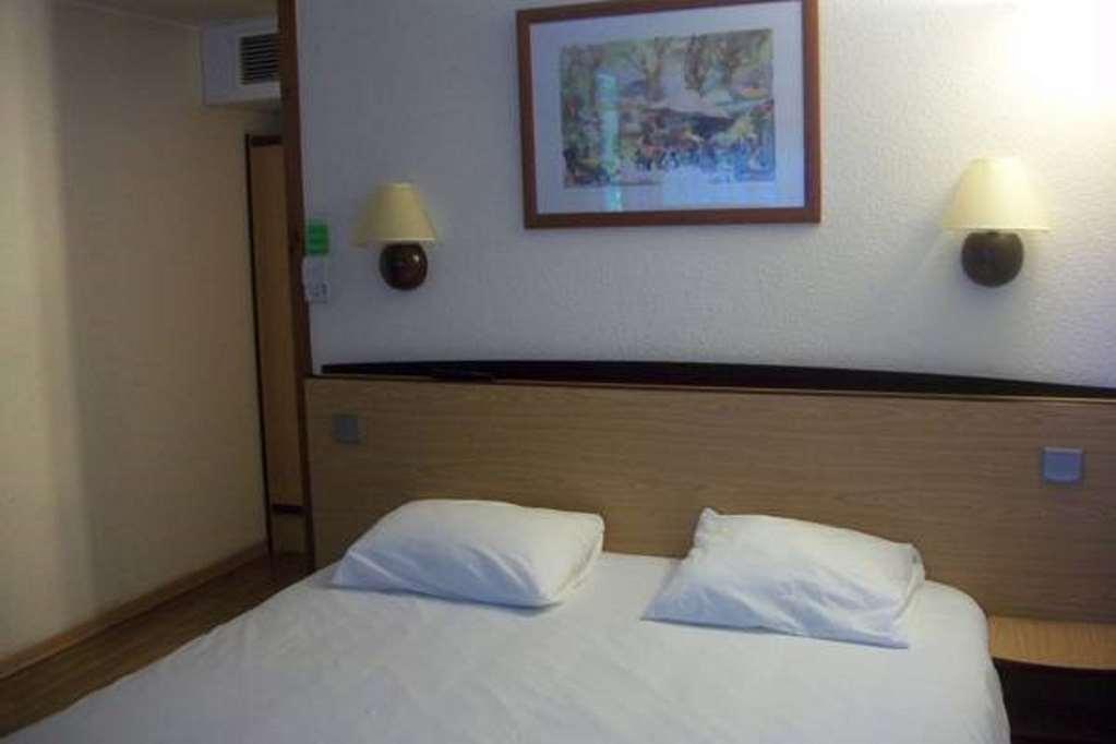 Kyriad Tarbes Bastillac Room photo