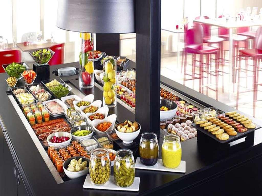 Kyriad Tarbes Bastillac Restaurant photo
